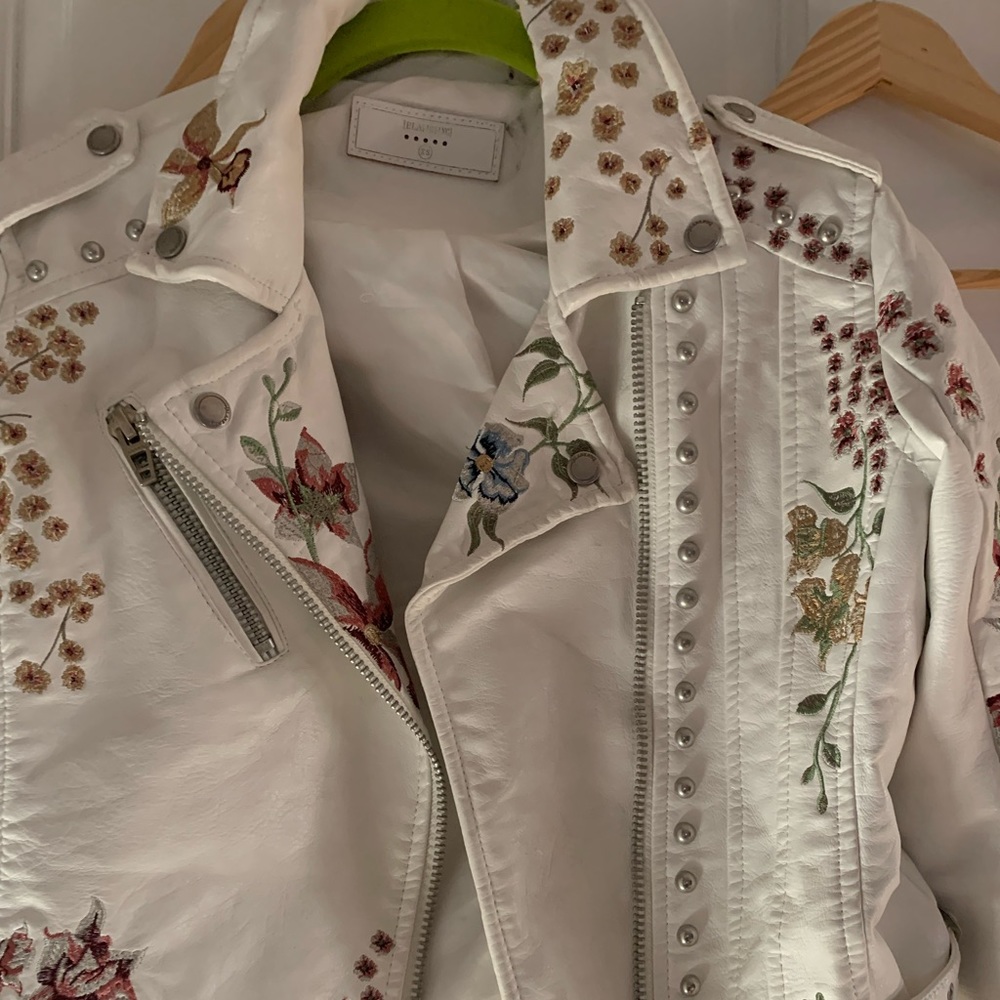 Blank NYC White Faux Leather Floral Biker Jacket XS